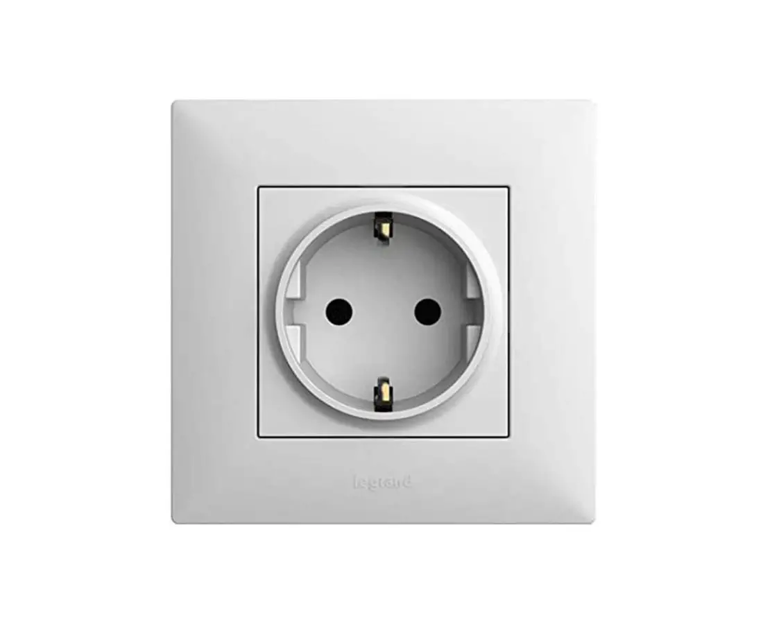 Розетка с заземлением (белая) 768114