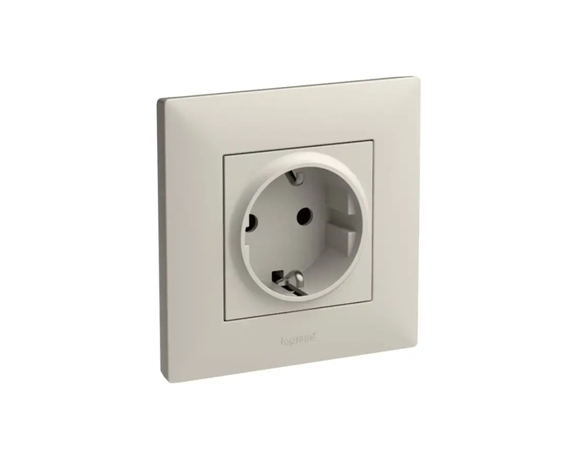 Розетка с заземлением (бежевая) 768414