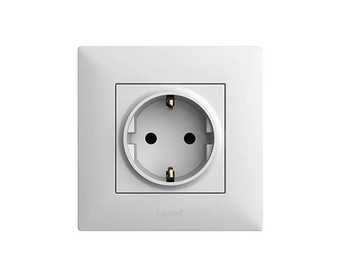 Розетка с заземлением и защитой (белая) 768115